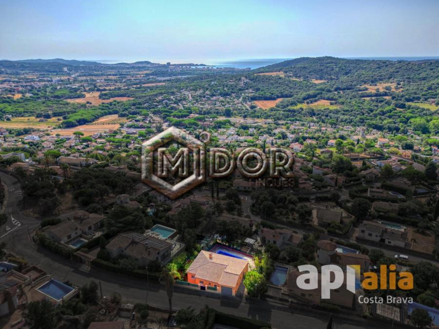 HOUSE WITH POOL IN CALONGE