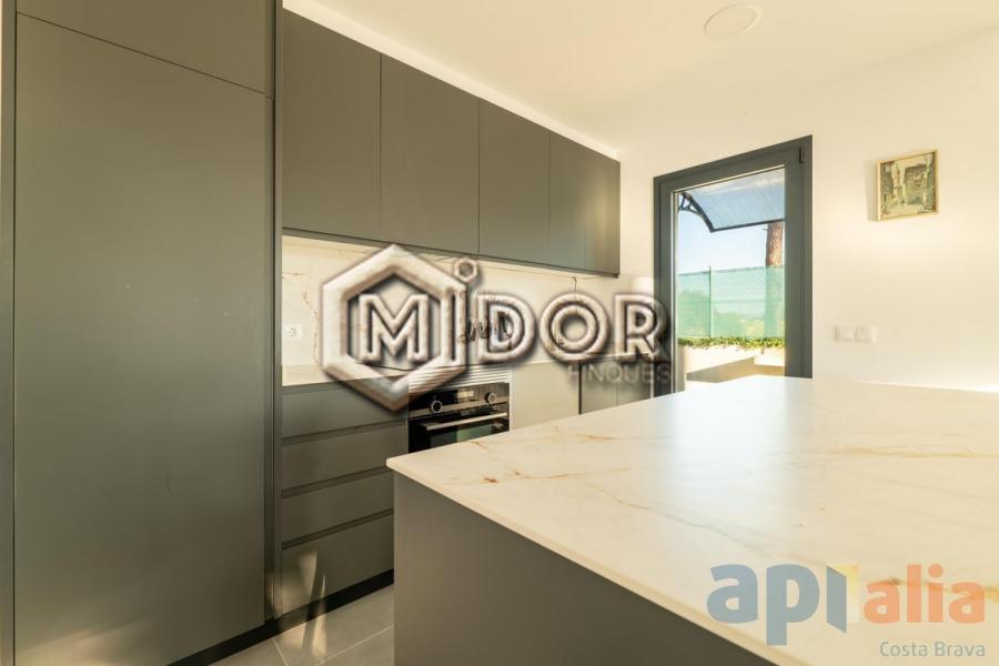 MODERN VILLA WITH PRIVATE POOL, GARAGE AND GARDEN IN CAN SOLÀ GROS II