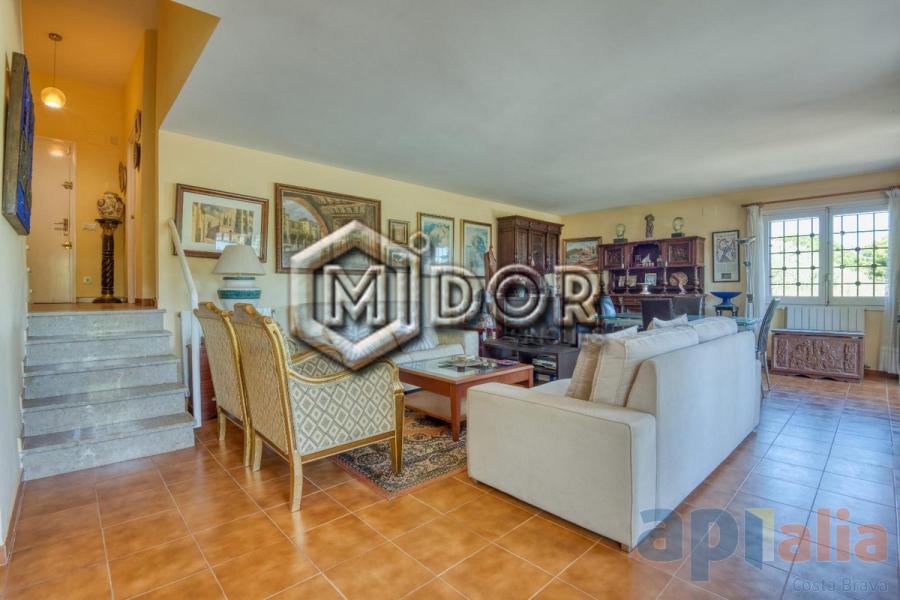 TOWNHOUSE WITH PRIVATE GARDEN IN S’AGARÓ