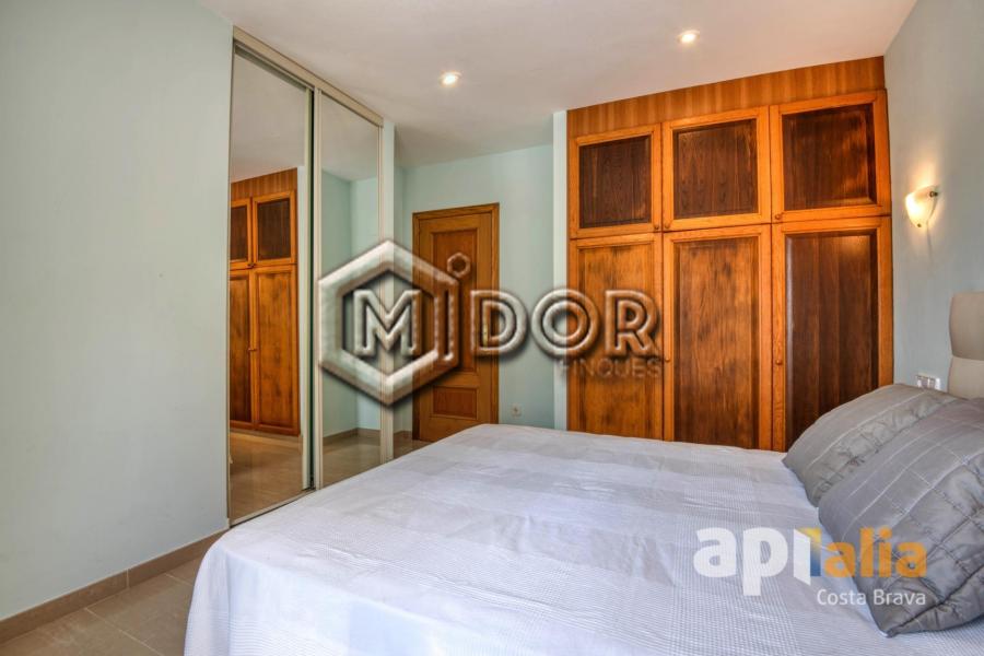 HOUSE WITH POOL IN CALONGE