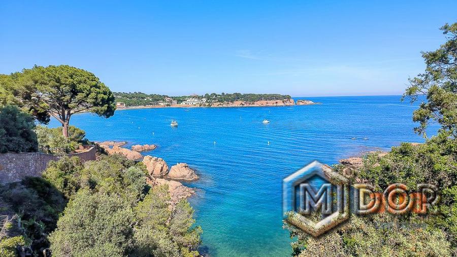 DÚPLEX AMB JARDÍ A 240m DE LA PLATJA DE ST.POL -S'AGARÓ (2a LÍNIA DE MAR)