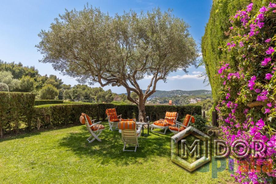 MAISON AVEC VUE SUR LA MER ET JARDIN À LLAFRANC (LICENCE TOURISTIQUE)