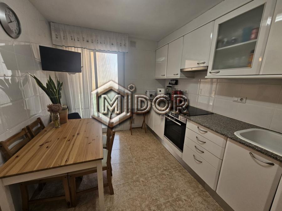 AMPLI I LLUMINÓS APARTAMENT A SANT FELIU DE GUÍXOLS (ZONA ESCLAT)
