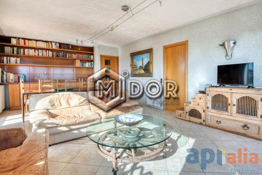 APARTAMENTO CON TERRAZA Y VISTAS (ZONA PORT D'ARO - PLATJA D'ARO)