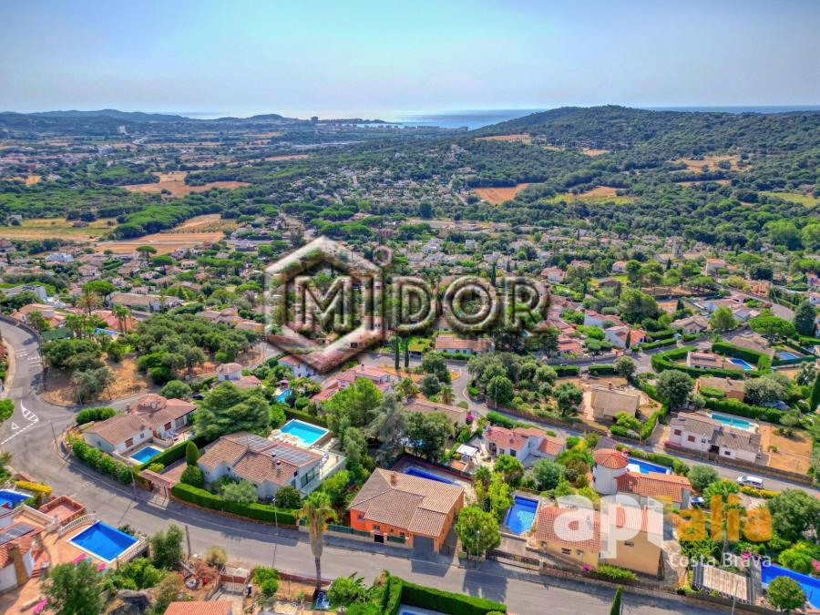 HOUSE WITH POOL IN CALONGE