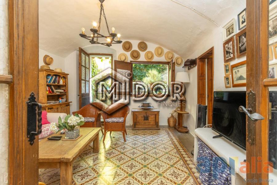 HISTORIC HOUSE IN THE HEART OF BEGUR