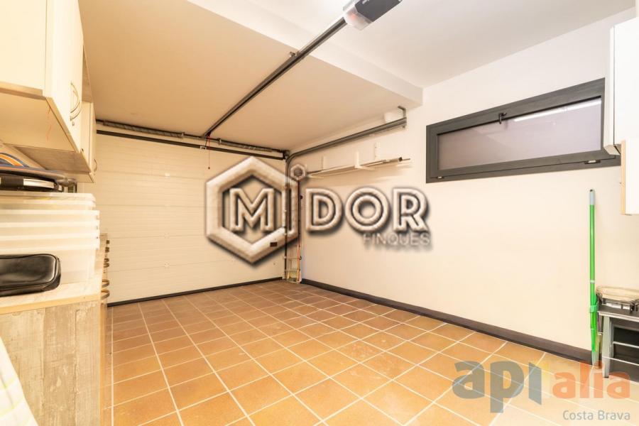 MODERN VILLA WITH PRIVATE POOL, GARAGE AND GARDEN IN CAN SOLÀ GROS II