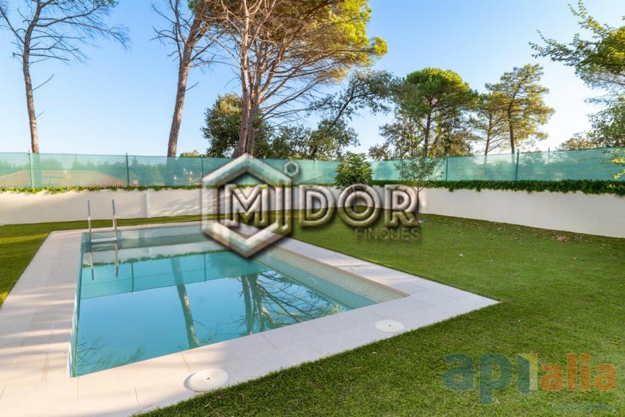 MODERN VILLA WITH PRIVATE POOL, GARAGE AND GARDEN IN CAN SOLÀ GROS II
