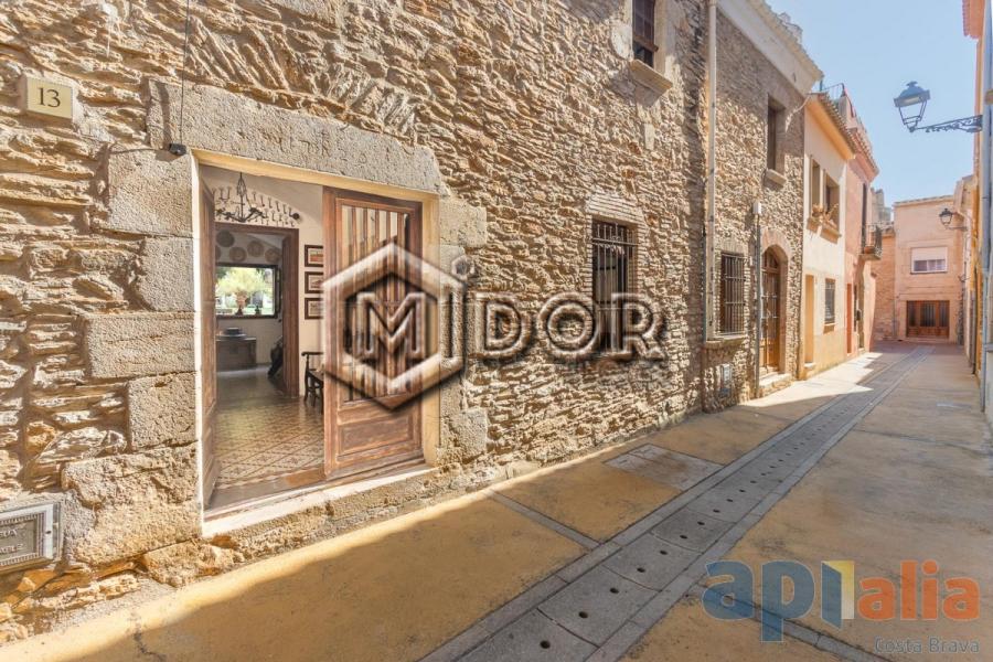 HISTORIC HOUSE IN THE HEART OF BEGUR