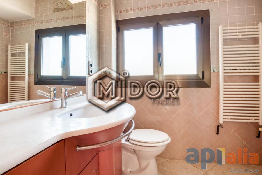 APARTAMENTO CON TERRAZA Y VISTAS (ZONA PORT D'ARO - PLATJA D'ARO)