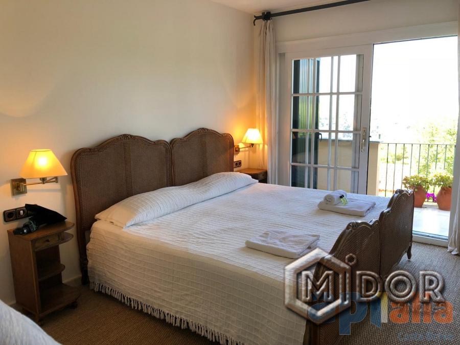 MAISON AVEC VUE SUR LA MER ET JARDIN À LLAFRANC (LICENCE TOURISTIQUE)