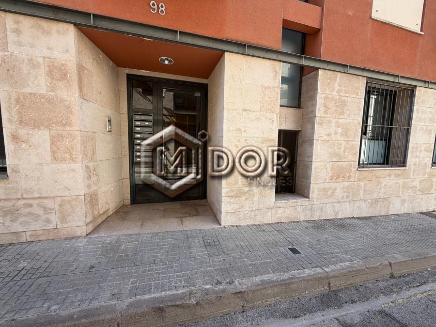 PLANTA BAIXA AMB TERRASSA A TAN SOLS 650m DE LA PLATJA