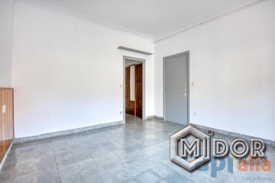 APARTAMENT PER REFORMAR A 170m DE LA PLATJA