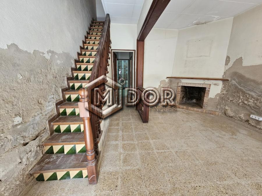 CASA DE POBLE A REFORMAR A TAN SOLS 600m DE LA PLATJA