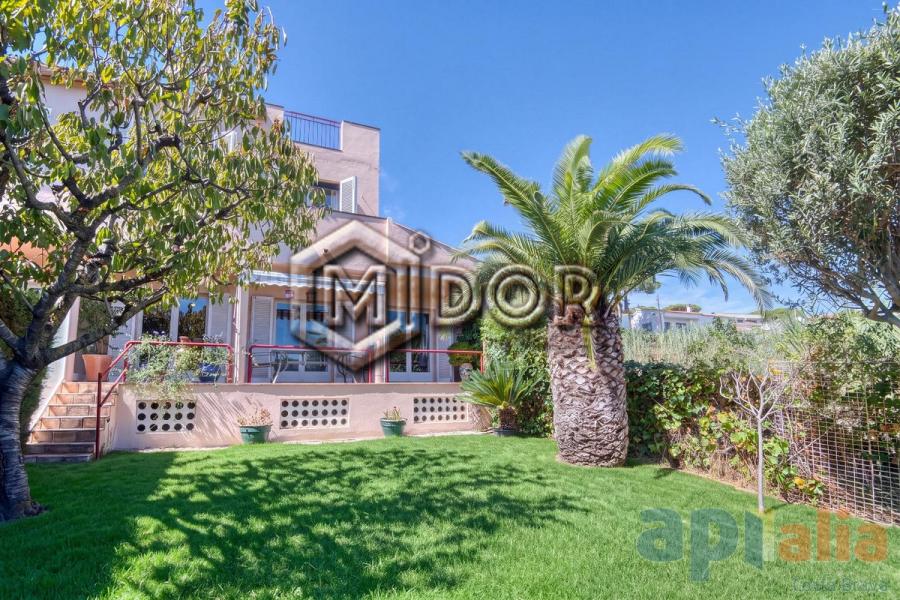 TOWNHOUSE WITH PRIVATE GARDEN IN S’AGARÓ