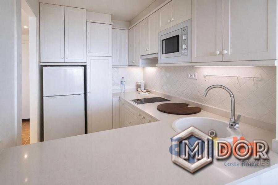 APARTAMENT A 1r LÍNIA DE MAR AMB TERRASSA