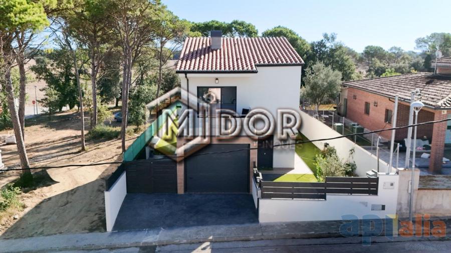 MODERN VILLA WITH PRIVATE POOL, GARAGE AND GARDEN IN CAN SOLÀ GROS II