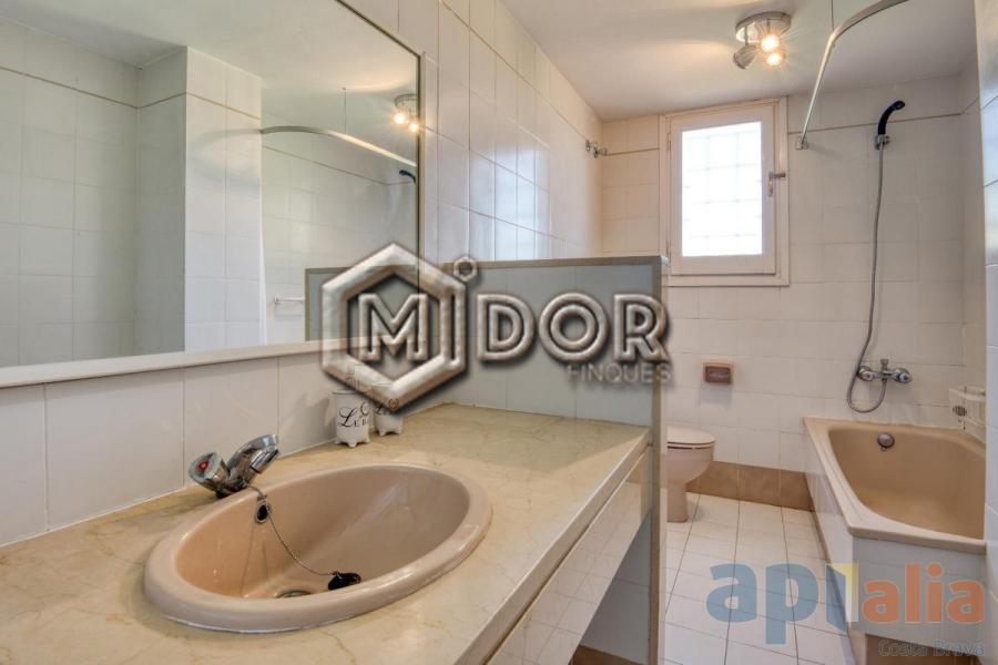 TOWNHOUSE WITH PRIVATE GARDEN IN S’AGARÓ