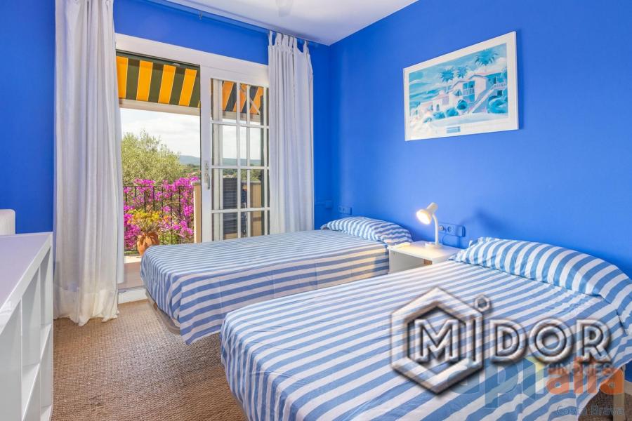 MAISON AVEC VUE SUR LA MER ET JARDIN À LLAFRANC (LICENCE TOURISTIQUE)