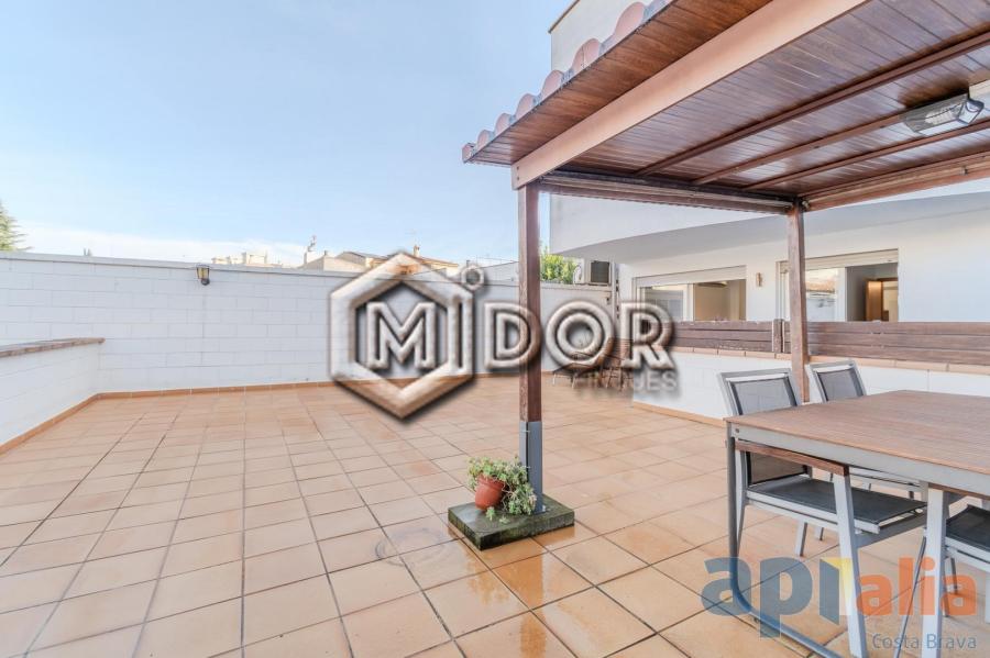 APARTMENT WITH TERRACE IN CASSA DE LA SELVA