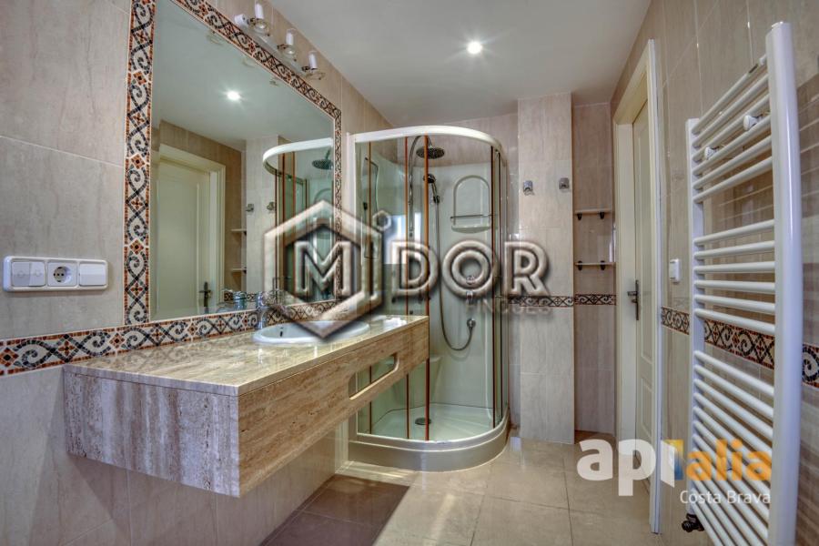 HOUSE WITH POOL IN CALONGE