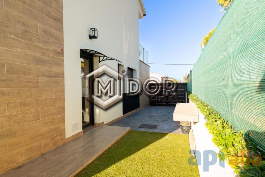 MODERN VILLA WITH PRIVATE POOL, GARAGE AND GARDEN IN CAN SOLÀ GROS II
