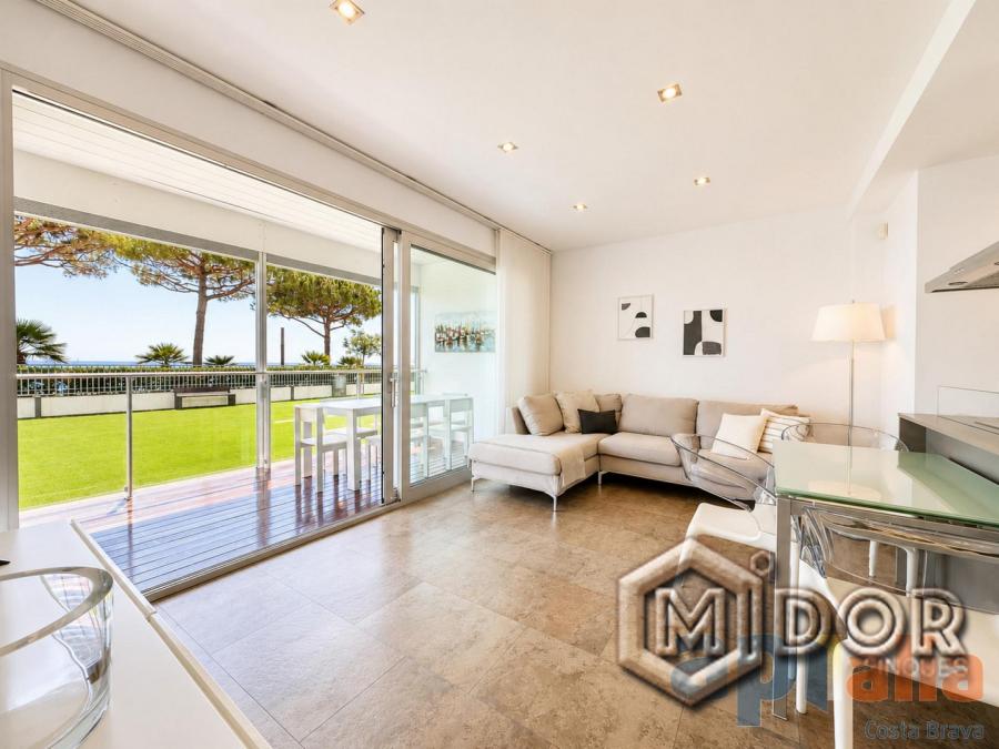 BEACHFRONT APARTMENT WITH TORURIST LICENSE