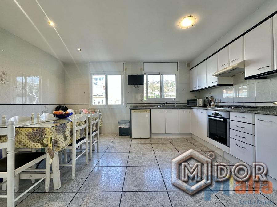 TOWNHOUSE IN THE HEART OF CASTELL-D'ARO