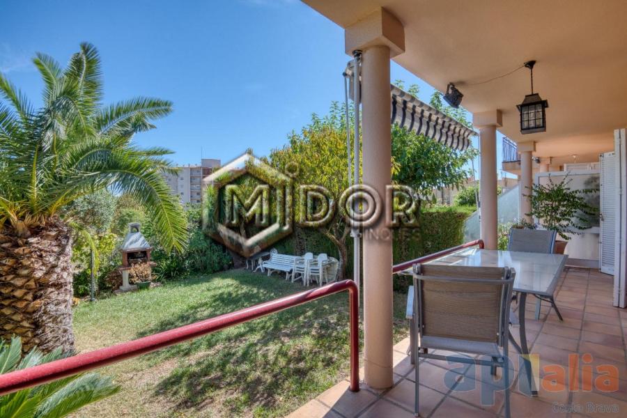 TOWNHOUSE WITH PRIVATE GARDEN IN S’AGARÓ