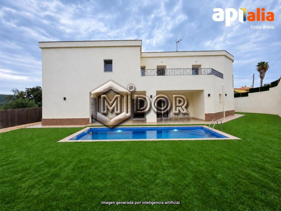 CASA DE NOVA CONSTRUCCIÓ AMB JARDÍ A (Mas Pere) CALONGE