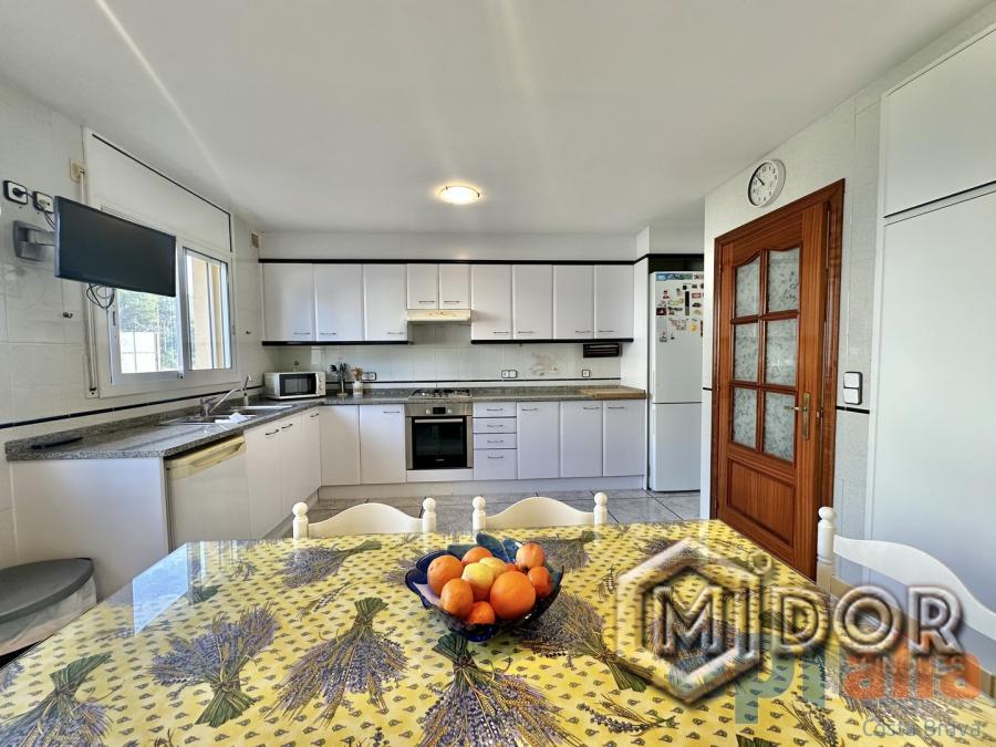 TOWNHOUSE IN THE HEART OF CASTELL-D'ARO