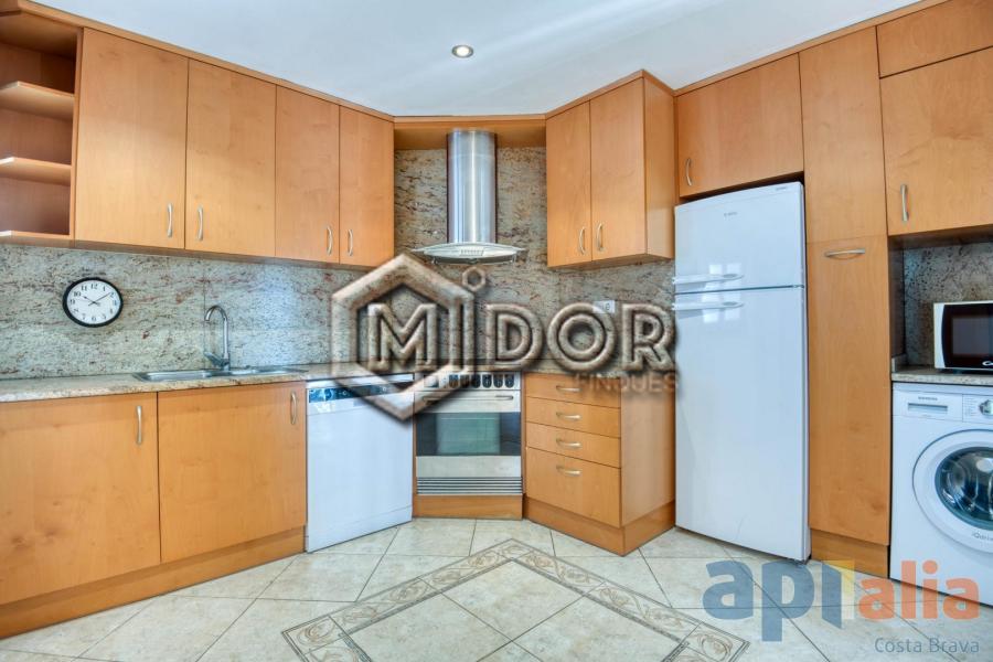 APARTAMENTO CON TERRAZA Y VISTAS (ZONA PORT D'ARO - PLATJA D'ARO)