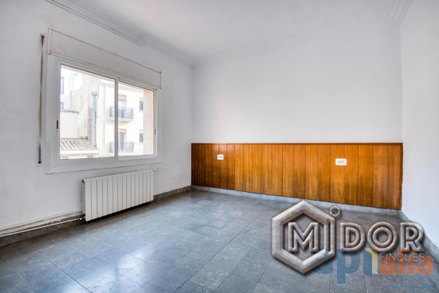 APARTAMENT PER REFORMAR A 170m DE LA PLATJA
