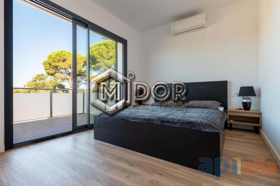 MODERN VILLA WITH PRIVATE POOL, GARAGE AND GARDEN IN CAN SOLÀ GROS II